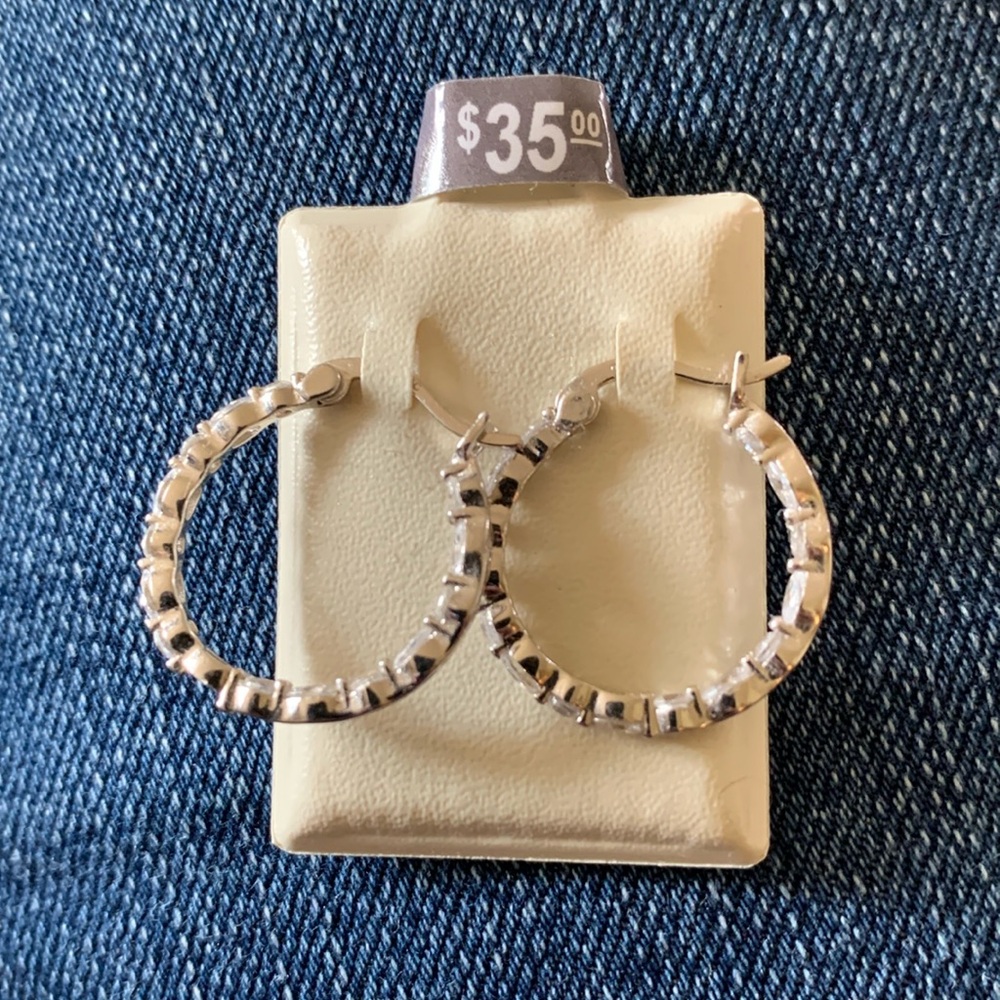 NWT! Pagoda cz round oval hoop earrings